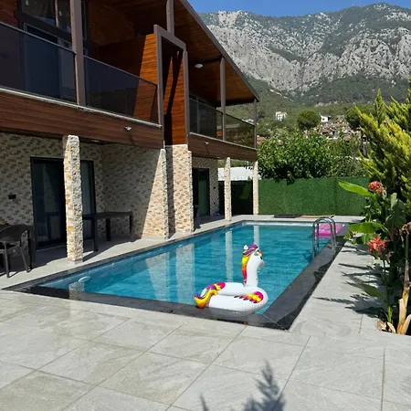 Oda ve Kahvaltı Ada Karaöz